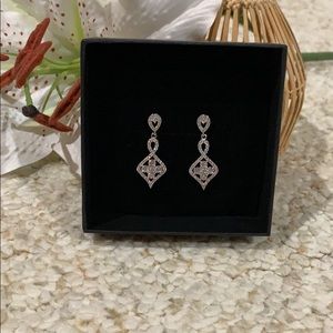 2/$20 Elegant earring 😊❤️